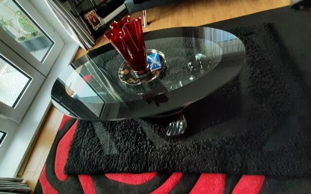 Modern Apartment Minutes From Central London, UK