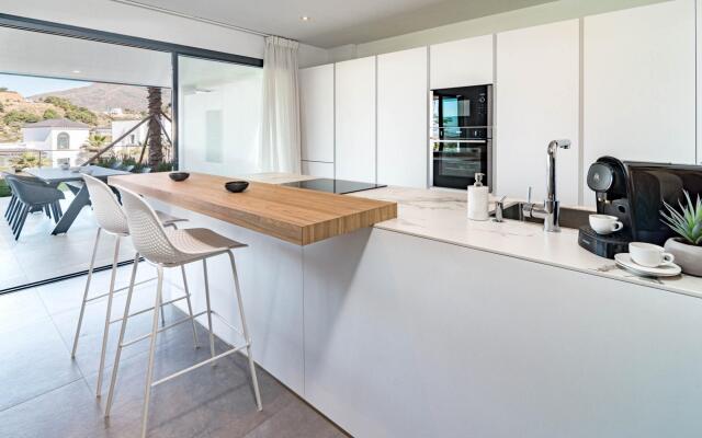 LAE7.BI- Apotel Estepona hills by roomservices