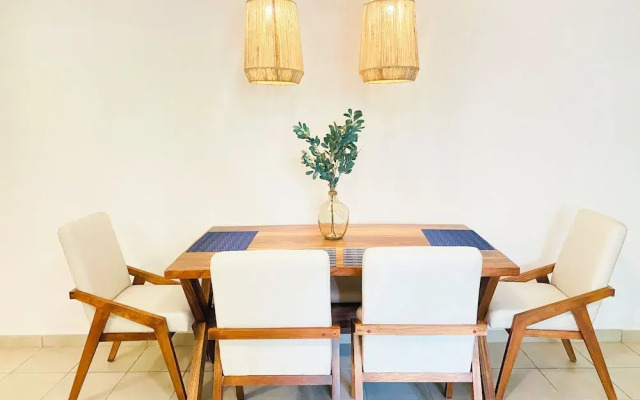 Cozy stay Tropical Vibes near Beach