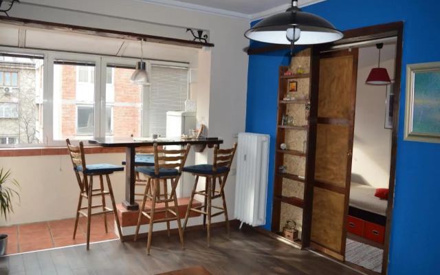 Atelier 9 - Art Mansard Studio