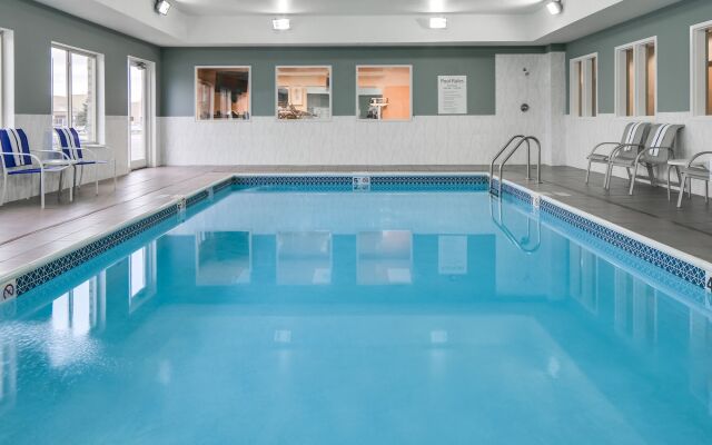 Holiday Inn Express Hotel & Suites Clinton by IHG