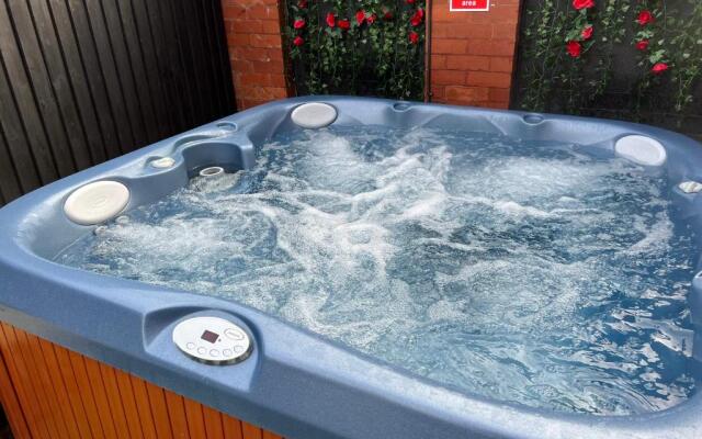 Friends House, Hot Tub, Sleeps 8