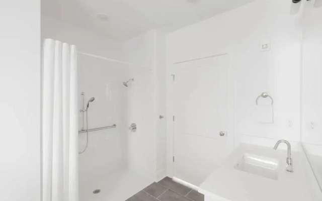 The Grove 6 by Avantstay Private Balcony