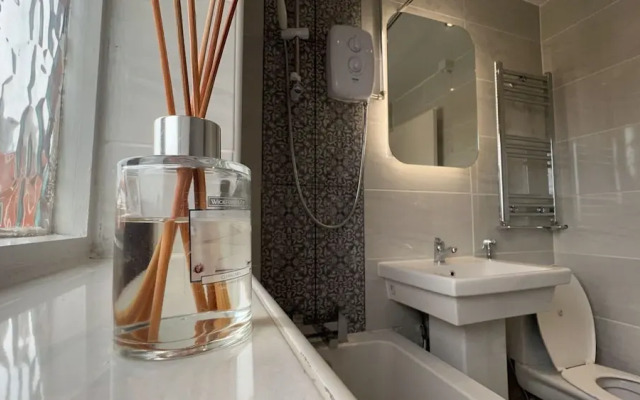 Cozy 2 Bedhouse 20mins From Manchester City Centre