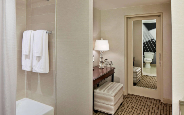 Renaissance Austin Hotel