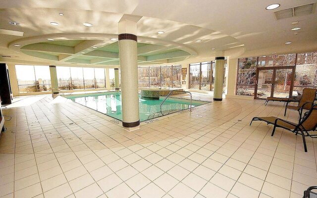 Sarkar Suites - 3888 Duke of York Blvd