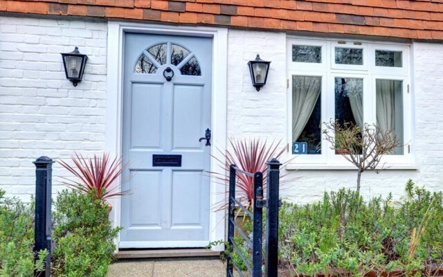 Stunning Holiday Home in Robertsbridge with Private Garden