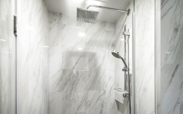 Hyde Sukhumvit 11 By Favstay
