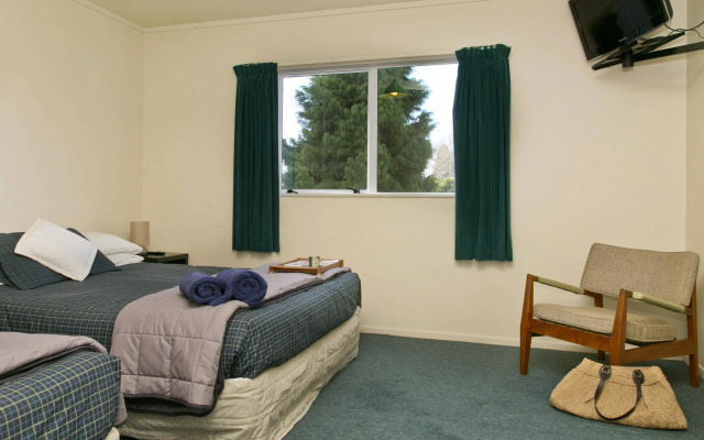 Howards Mountain Lodge