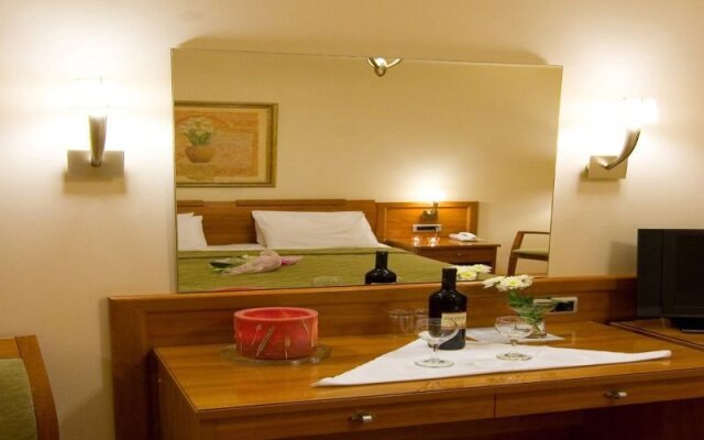 Lito Hotel
