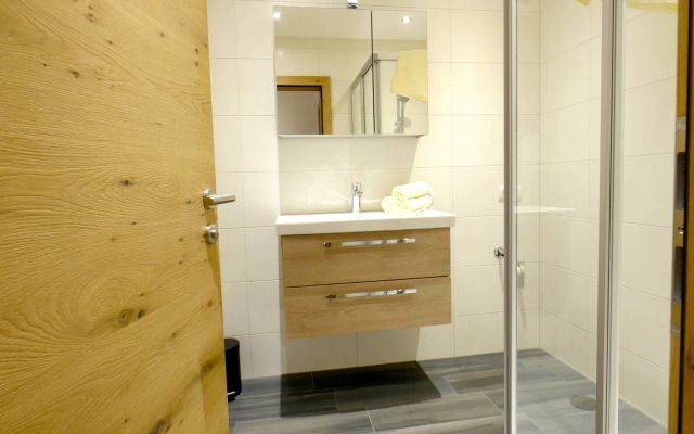 Top holiday apartment in Fügen with ski room and terrace