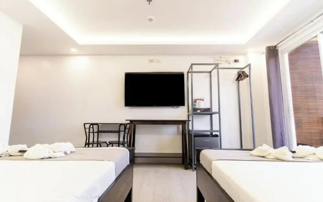Spotlight Hotel near Hundred Islands wharf