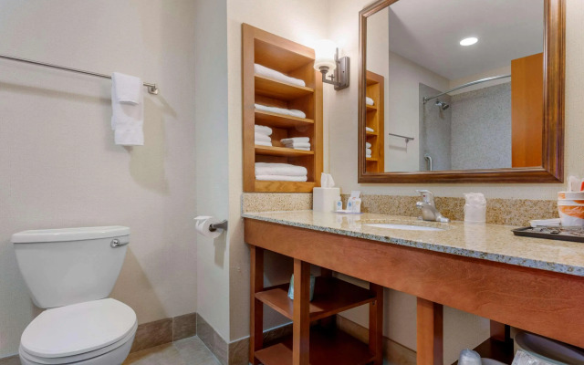 Comfort Inn & Suites Mountain Iron and Virginia
