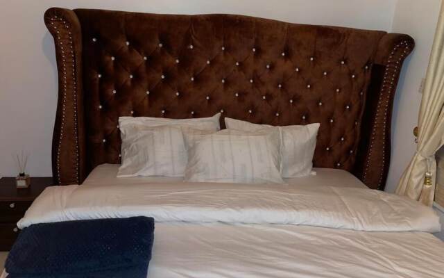 Amazing luxury 2 bedroom apartment VI