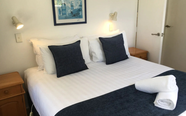 Colonial House Motel