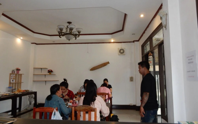 Vang Vieng Camellia Hotel