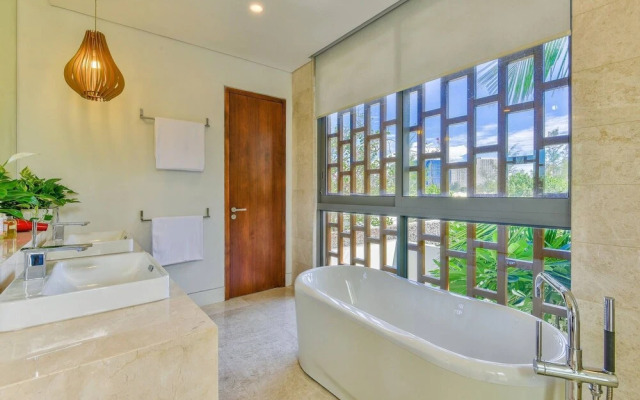 Stunning Beachfront 6br Villa W Largest Pool
