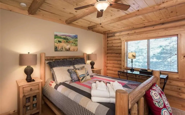 Mountain Valley View - Three Bedroom Cabin with Hot Tub