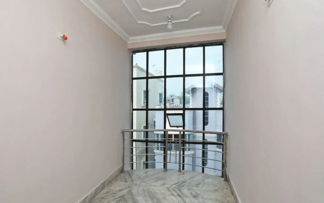 OYO 14988 Regal Stays