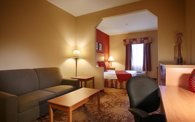 Best Western Plus New Cumberland Inn & Suites