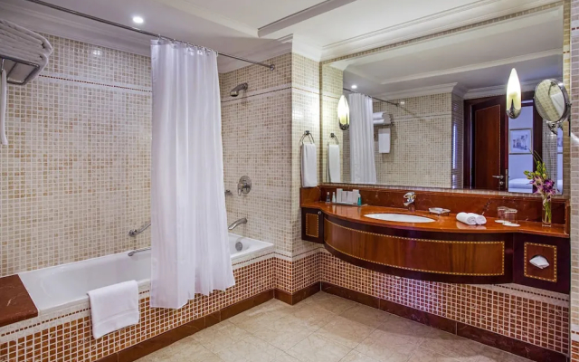 Отель Corniche Abu Dhabi