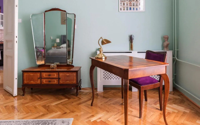 Eclectic Luxury & Spacious 2BR AC Apt in Center