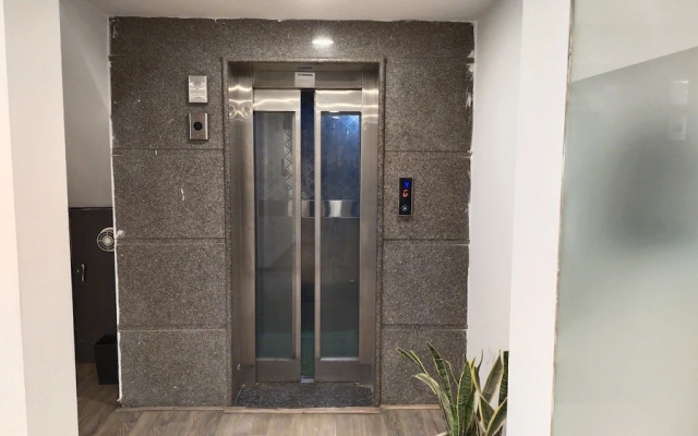 Saltstayz Express - Medicity (Near Medanta Hospital)