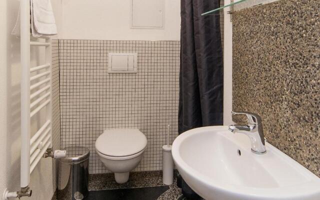 Courtyard Apartment (LIALI)