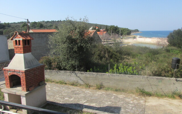 Holiday house VEKY - 50m from sea: Susica, Island Ugljan