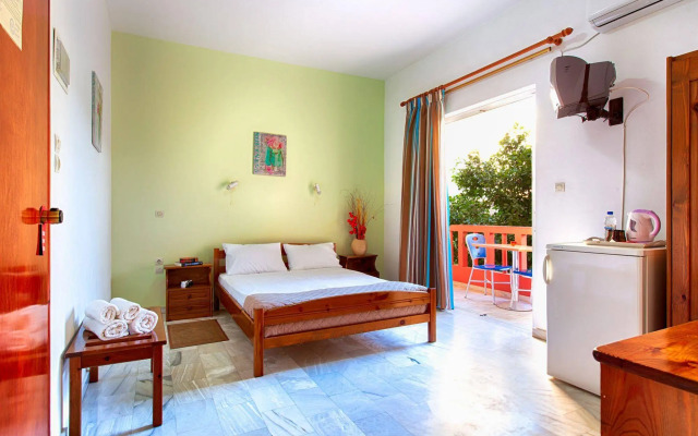 Revekka Rooms