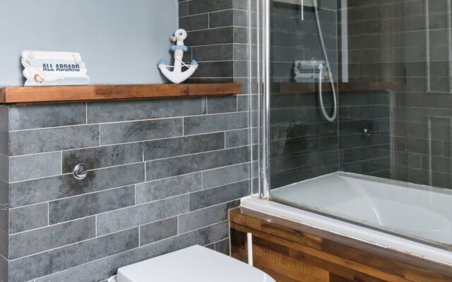 Contemporary 2BR Flat near The Oval