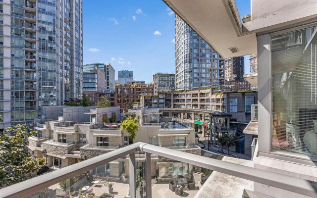 2BR Gastown Downtown Vancouver close to everything