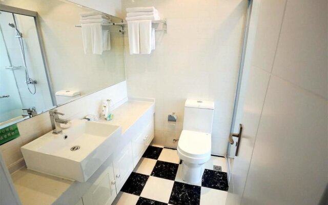 Yazhi Business Hotel
