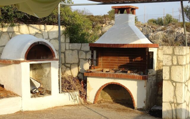 Lovely House At Tersanas Beach