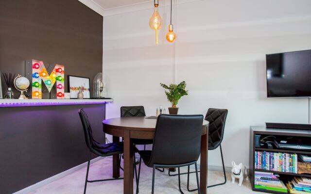 Quirky Urban Flat with Impressive Panoramic Views