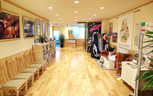 NARA Visitor Center & Inn