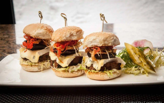 Hilton Winnipeg Airport Suites