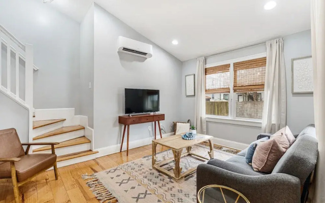 Spacious Apartment Downtown