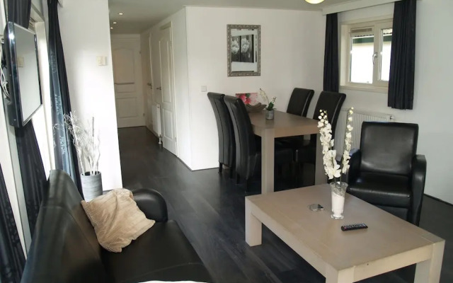Modern Chalet With Wifi in the Green Achterhoek