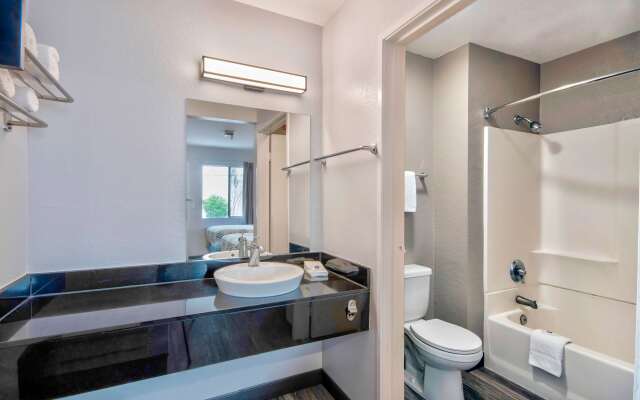 Motel 6 Marina, CA - Monterey
