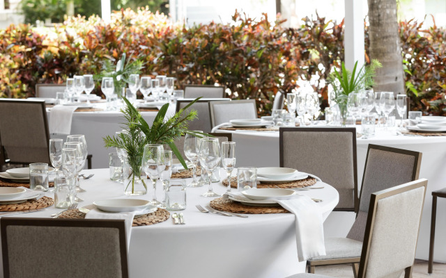 Kimpton Surfcomber Hotel by IHG