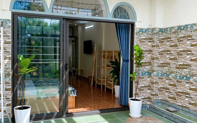 Xoai Xanh Hostel & Villa
