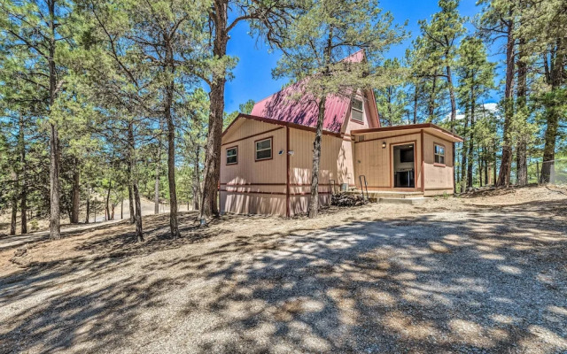 Pet-friendly Ruidoso Cabin w/ Deck & Grill!