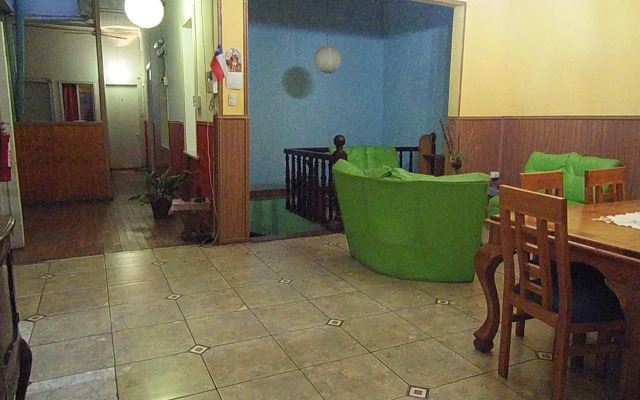 Hostal Tricontinental