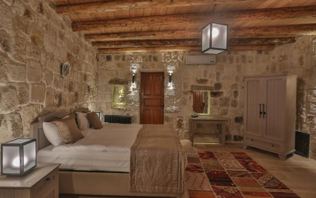 Acropolis Cave Suite