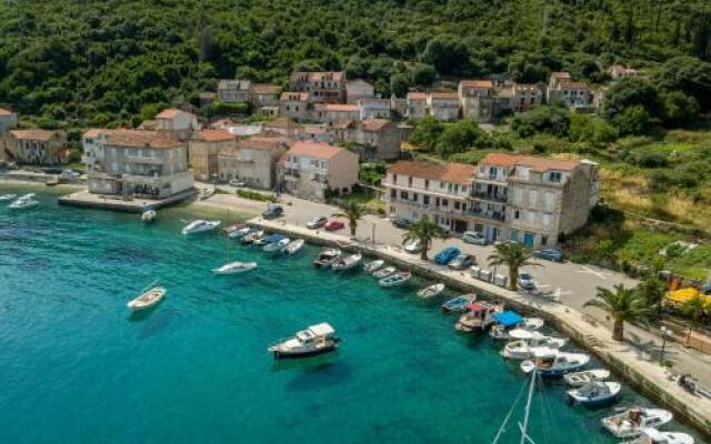 Divna Apartments and Rooms