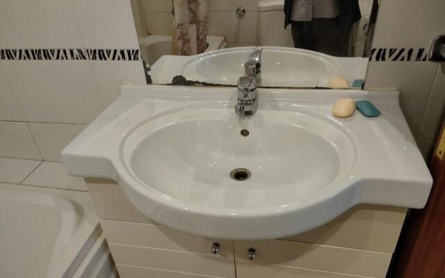 Lovely 2 bedroom condo with beach access & pool!