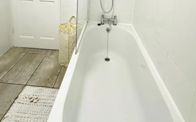 Ibate Apartments - Cozy 2 Bedroom Home