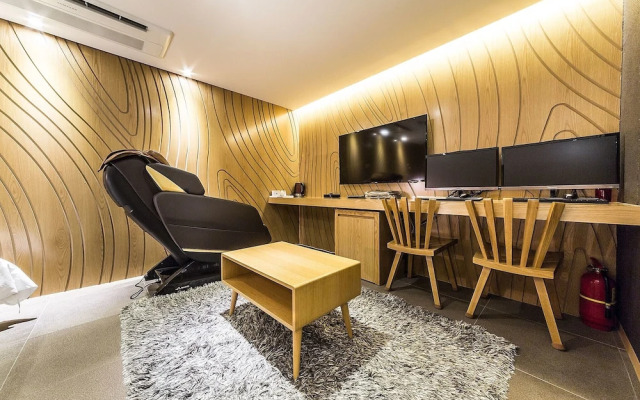 Mari Hotel