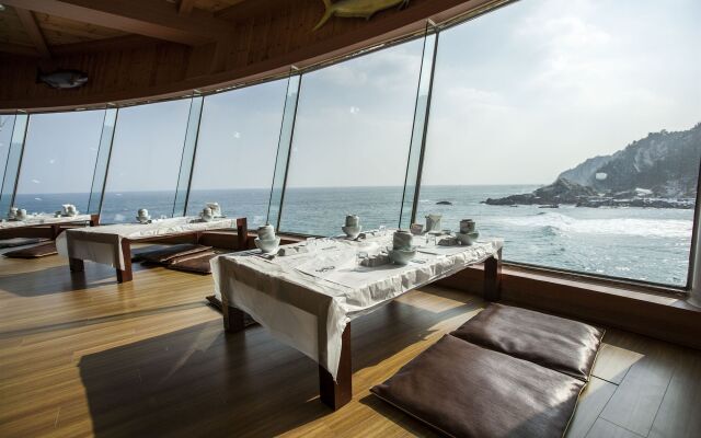 Sun Cruise Resort and Yacht